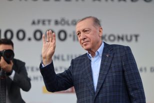 ŞANLIURFALILAR, CUMHURBAŞKANI ERDOĞAN’I BAĞRINA BASTI