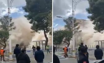 Urfa’da hasarlı binalar yıkılmaya devam ediyor !