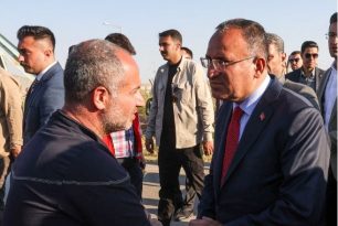 BAKAN BOZDAĞ, SULAMA KANALINDAKİ ÇALIŞMALARI YERİNDE İNCELEDİ