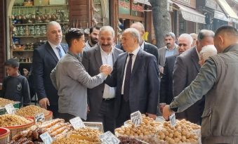 DEVA’lı aday Kaplan, esnafla bir araya geldi