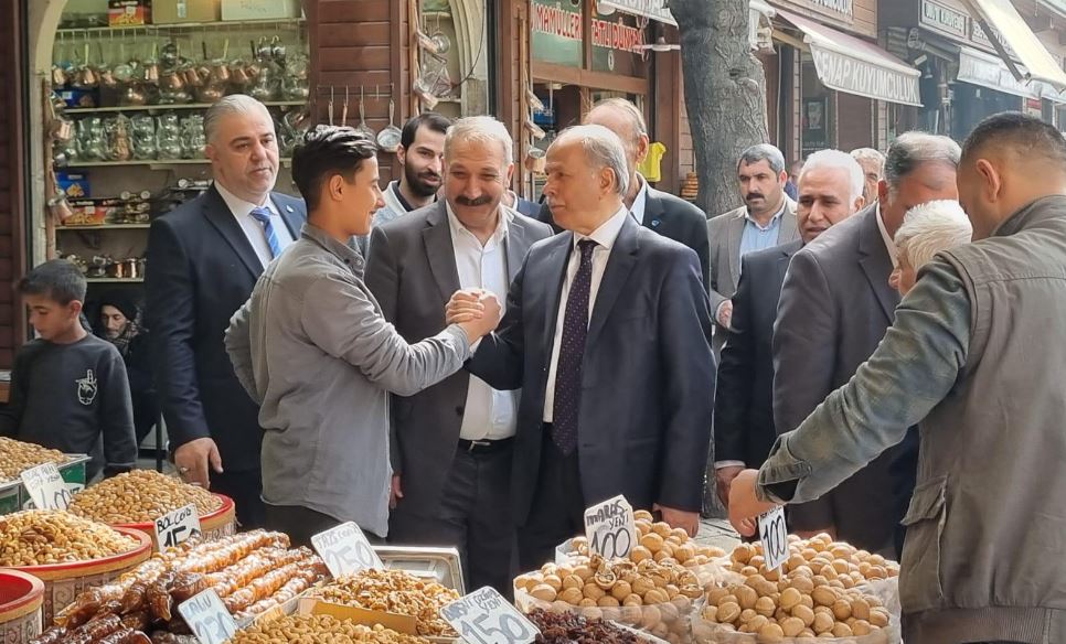 DEVA’lı aday Kaplan, esnafla bir araya geldi