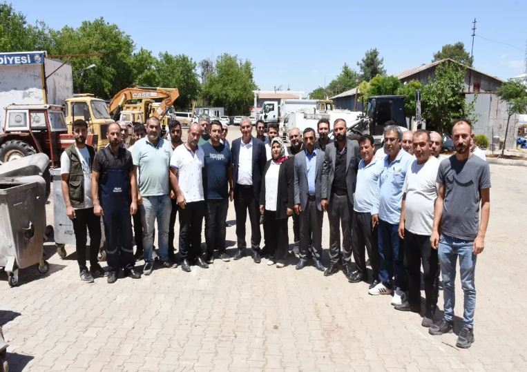 Hilvan Belediye Eş Başkanları, talepleri yerinde dinliyor